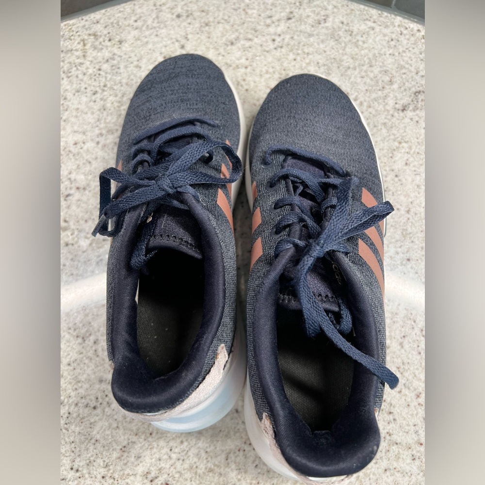 Girls Adidas Cloud Foam Shoes Size 4.5 - Picture 8 of 8